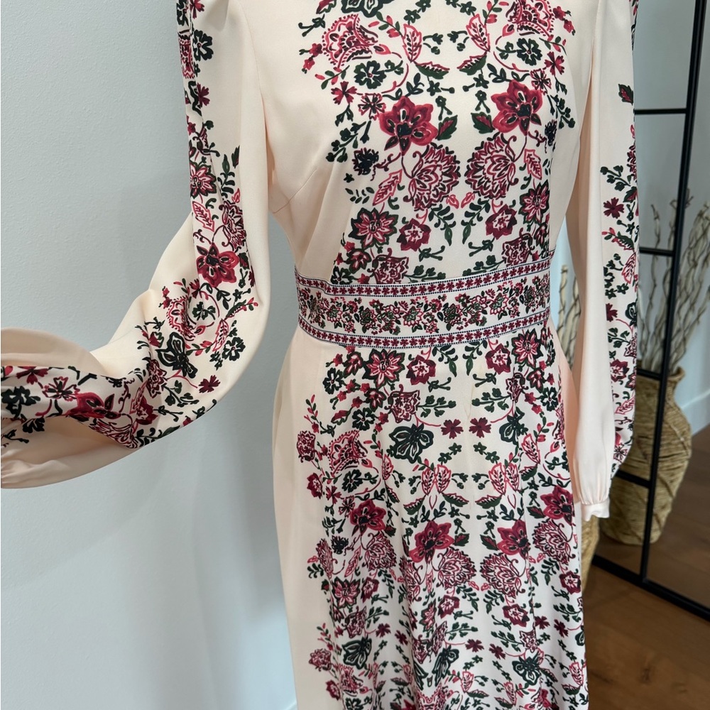 Gal Meets Glam Cream Long-Sleeve Floral printed Dress - Picture 4 of 9